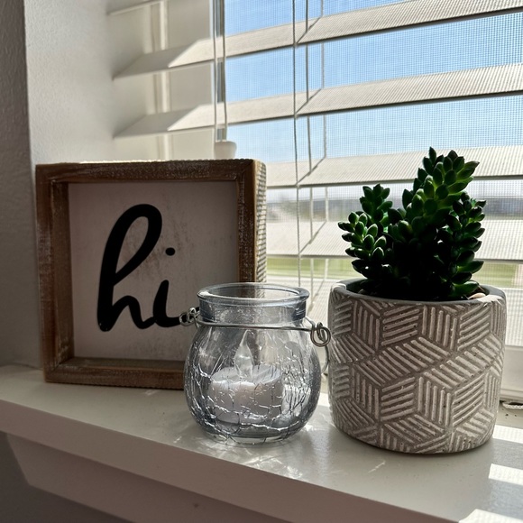 ‘Hi’ Small Wall Decor - Picture 5 of 7